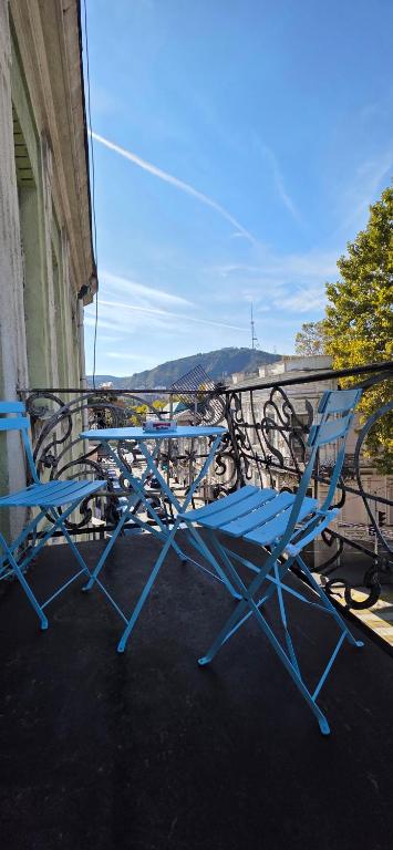 تصویر اتاق‌های Vintage two-bedroom apartment with balconies - تصویر ۲