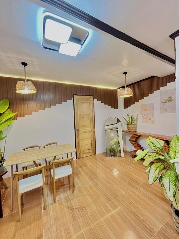 a living room with a wooden table and chairs at Precious Homestay - Serenity Room in Burgos