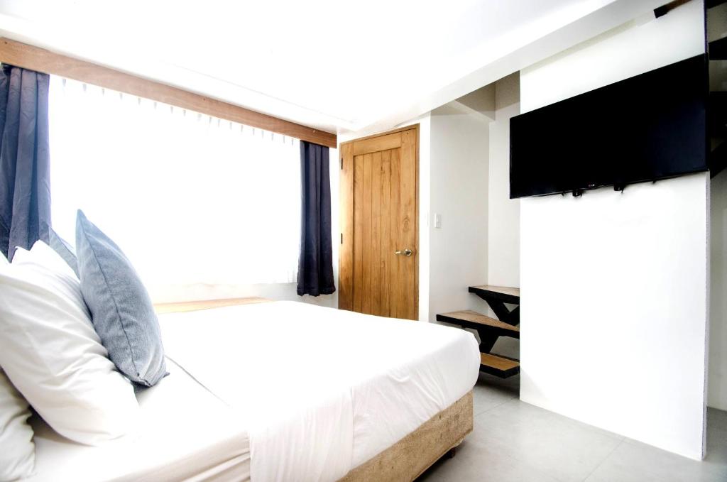 TV a/nebo společenská místnost v ubytování Zuzuni Boutique Hotel