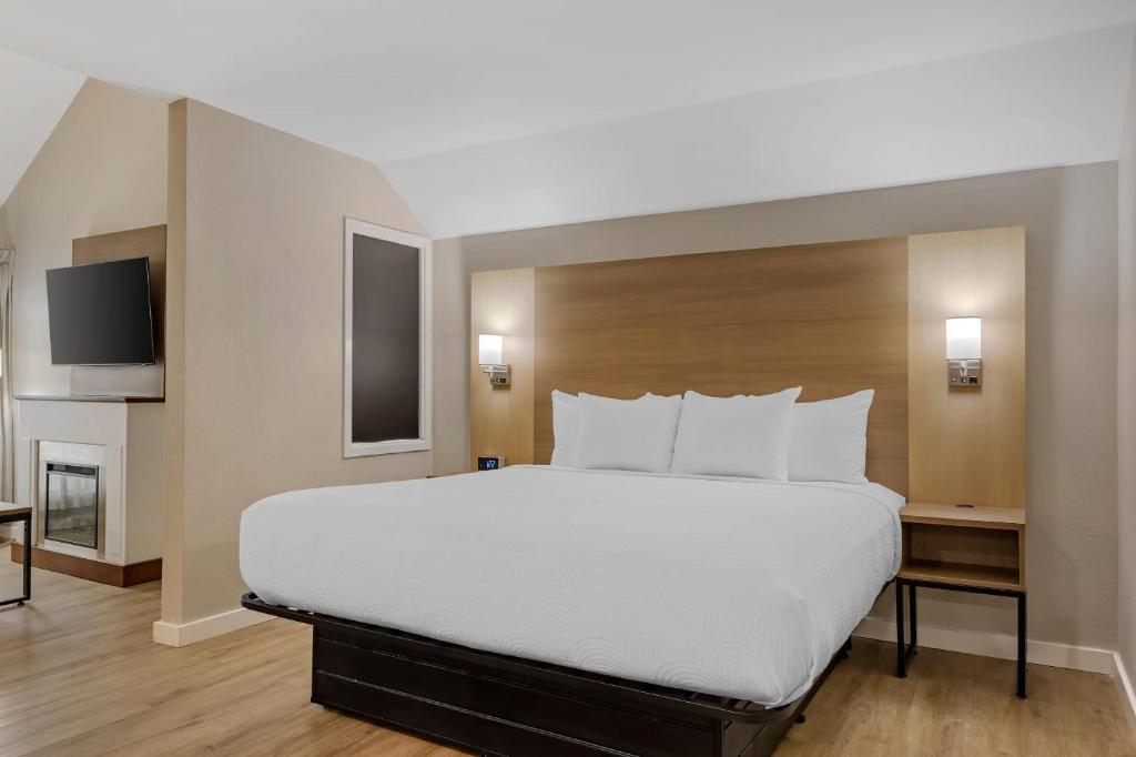 MainStay Suites Springfield South - Battlefield Rd photo