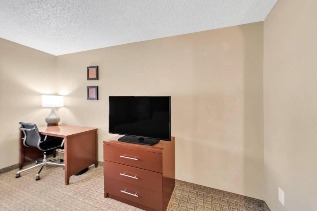 Comfort Suites Lakewood - Denver photo