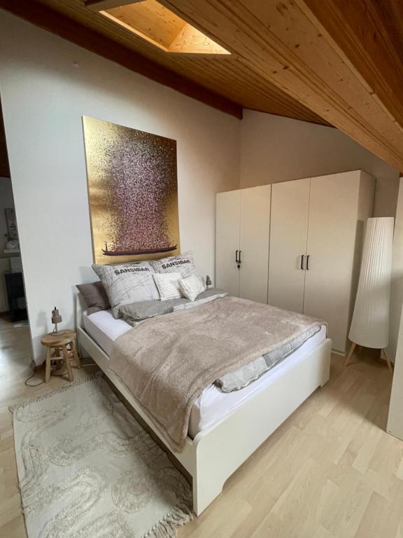 Postel nebo postele na pokoji v ubytování Architect-Apartments Atelier 42qm, Küche und Bad