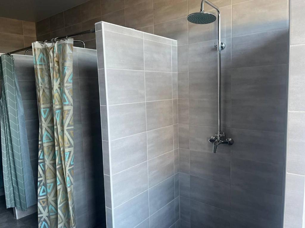 Ένα μπάνιο στο ЛофтХостел