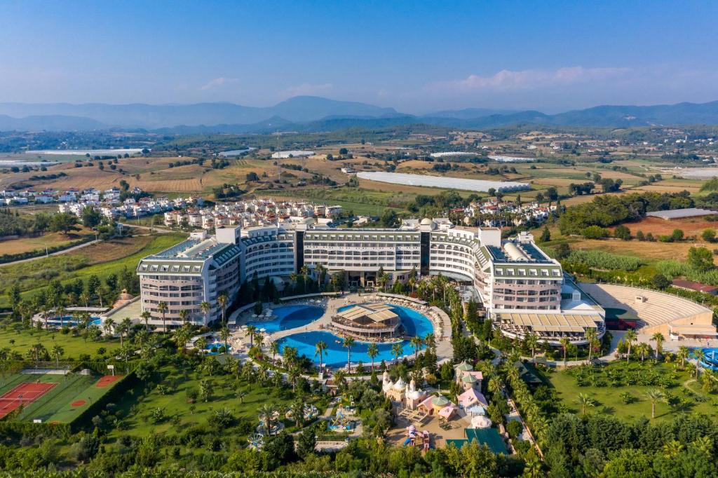 Nespecifikovaný výhled na hory nebo výhled na hory při pohledu z hotelu