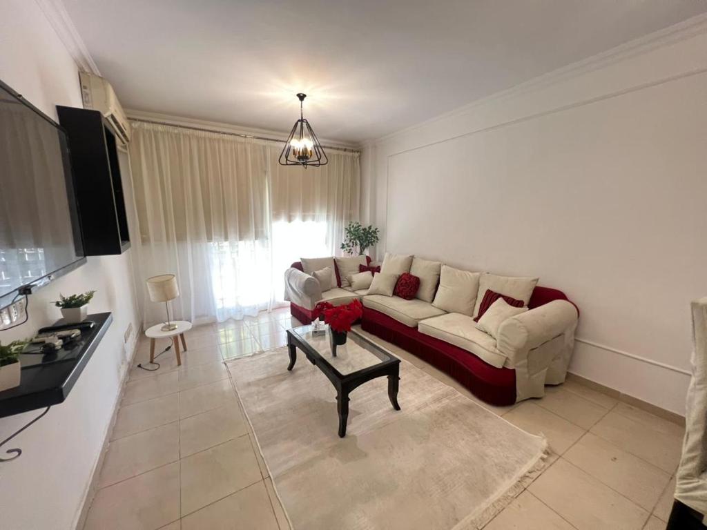 Χώρος καθιστικού στο Madinaty, Elite new apartment with garden B2