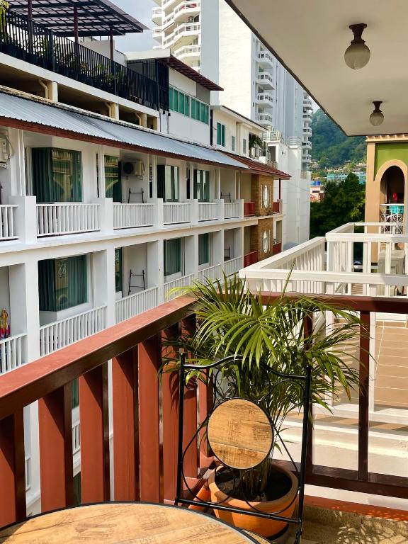 لابی و فضای عمومی Patong Beach Side Hotel - تصویر ۵
