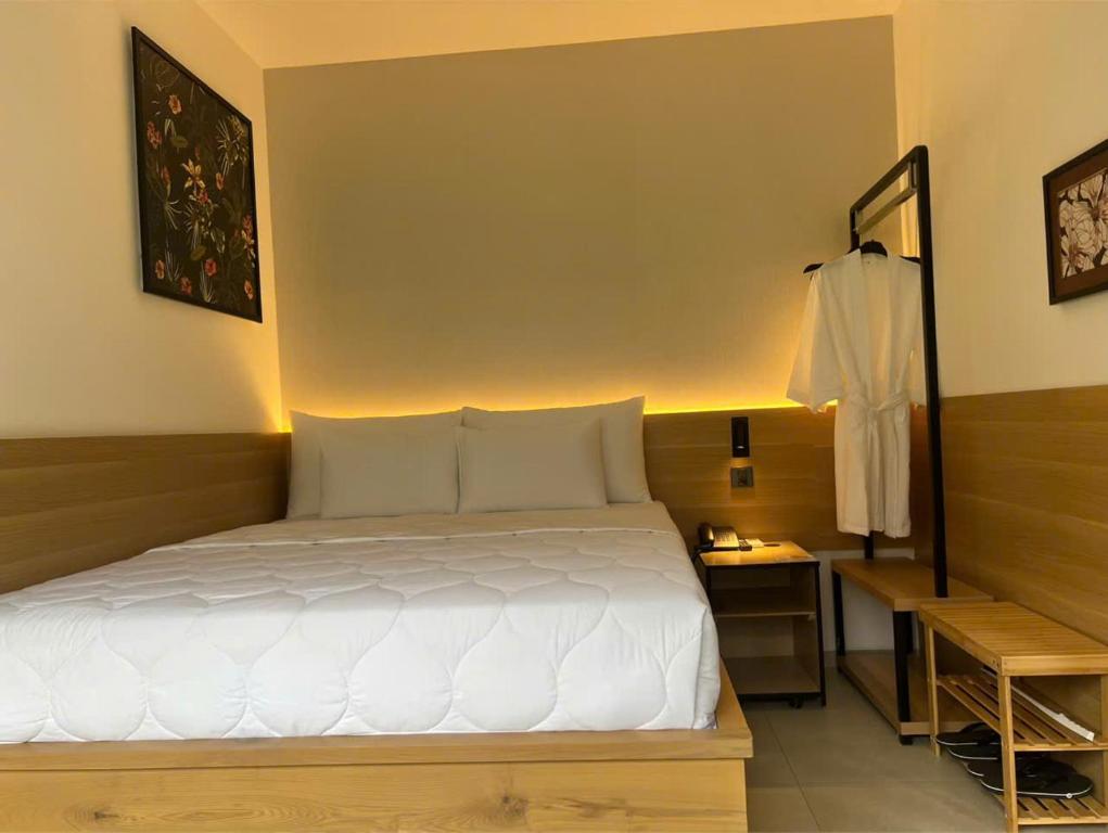 Postel nebo postele na pokoji v ubytování Đông Như 7 Hotel