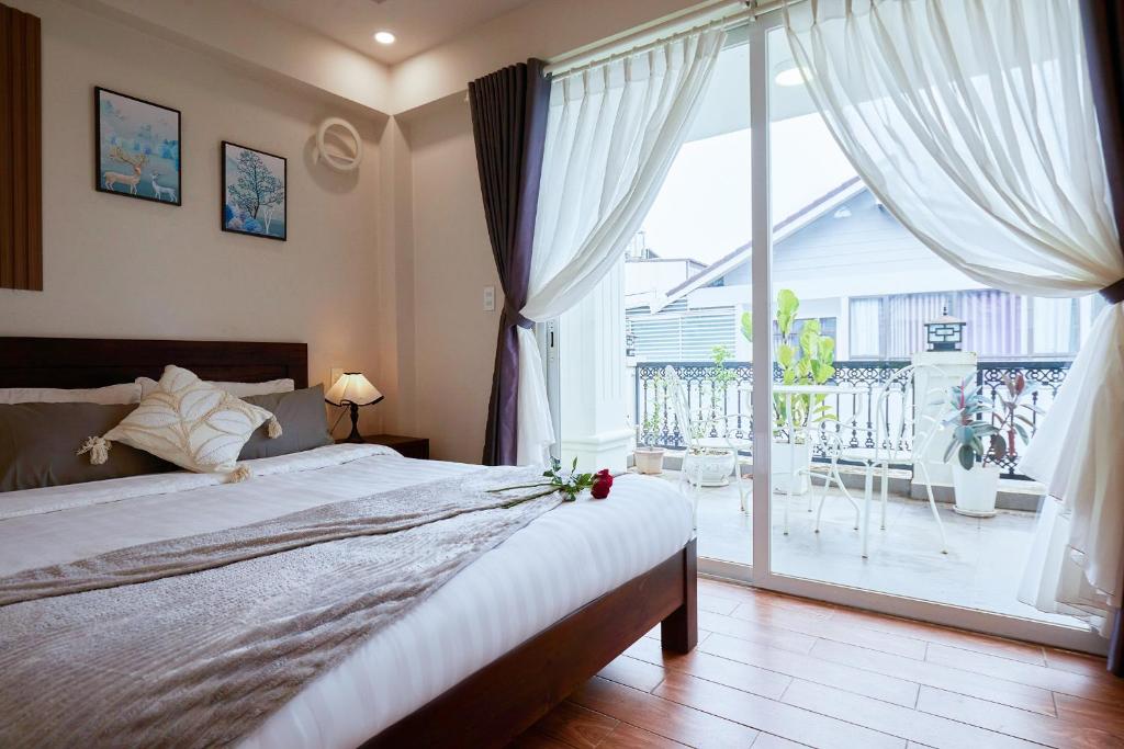 Postel nebo postele na pokoji v ubytování An Vy DaLat Central - Gần chợ đêm Đà Lạt