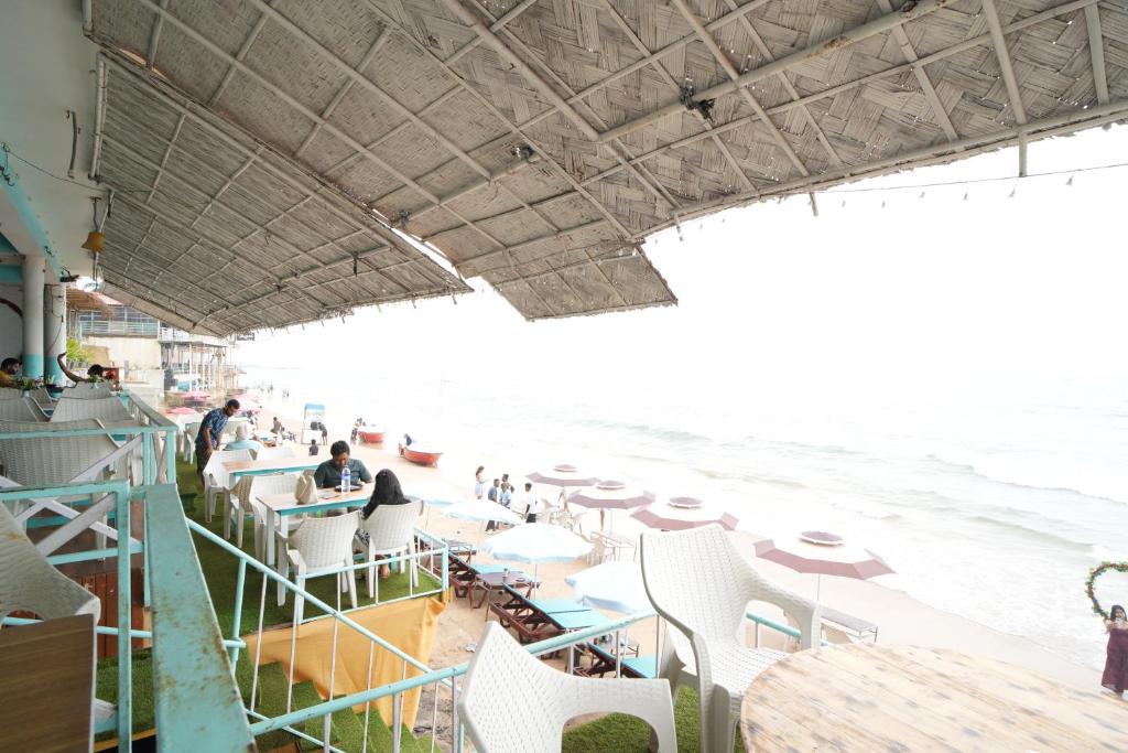 Restaurace v ubytování Janets & Johns Beach Resort since 1989