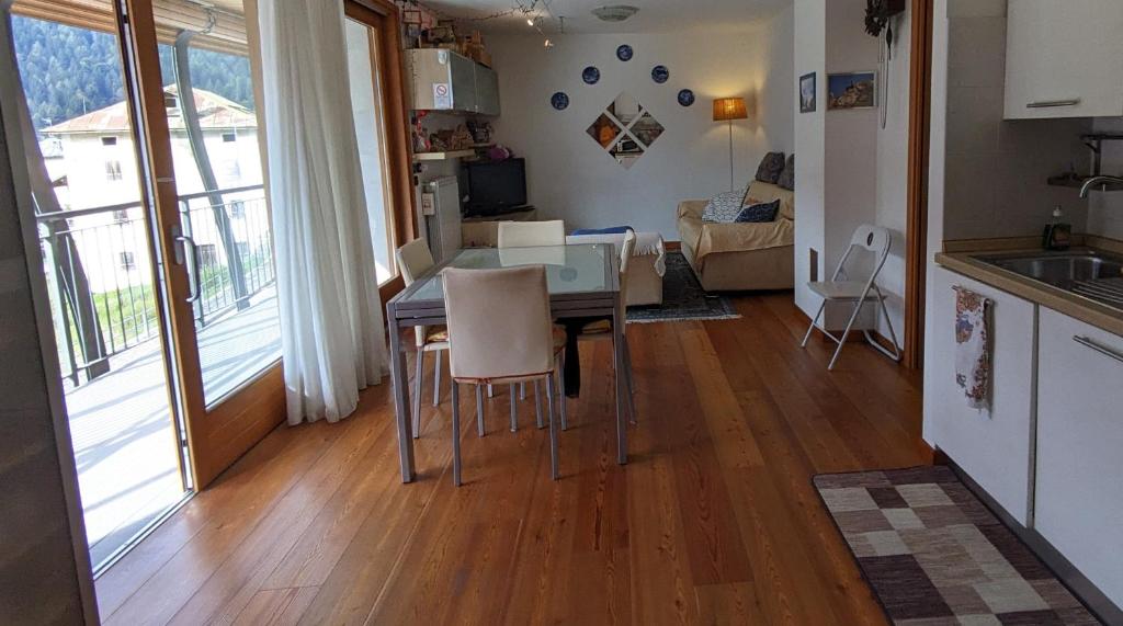 Kuchyň nebo kuchyňský kout v ubytování Dimora Alpina Dolomiti Cadore