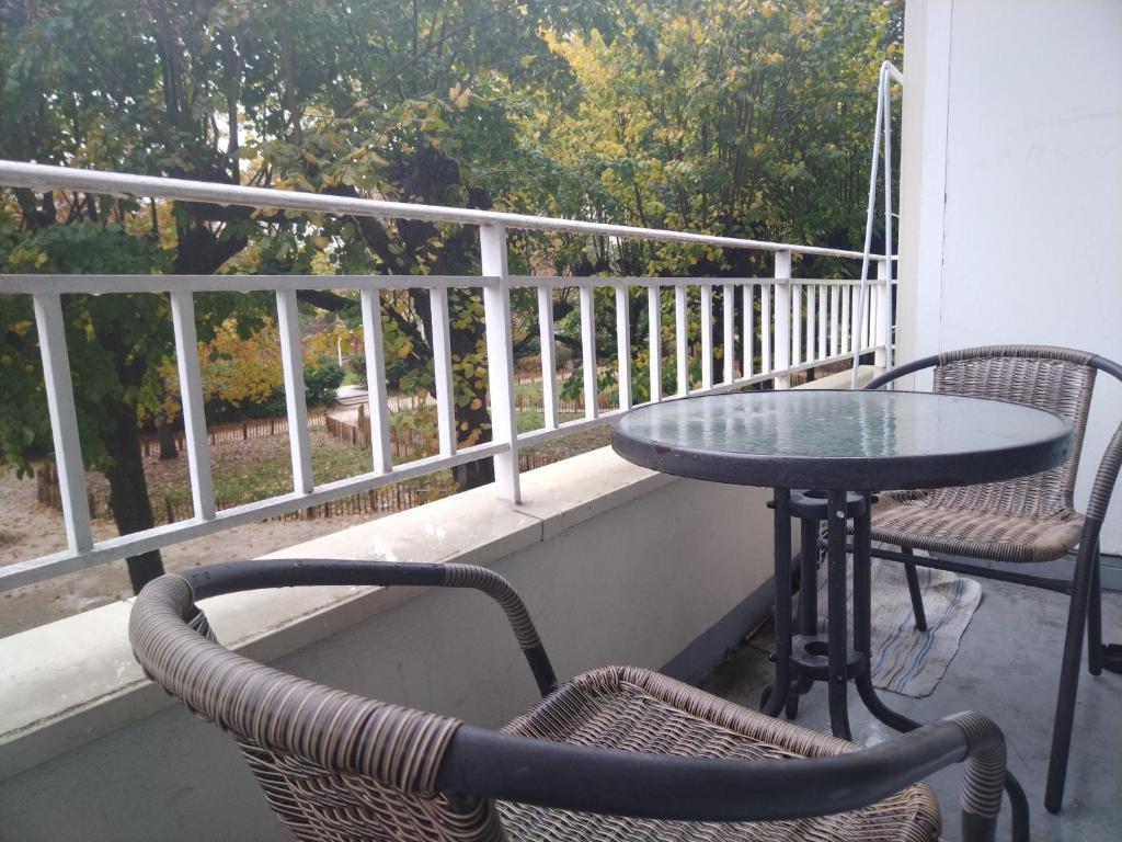 Balkón nebo terasa v ubytování Appartement familiale face à un square arboré