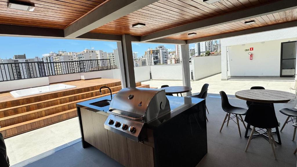 Khu vực ghế ngồi tại Studio Moderno com automação e vista incrível