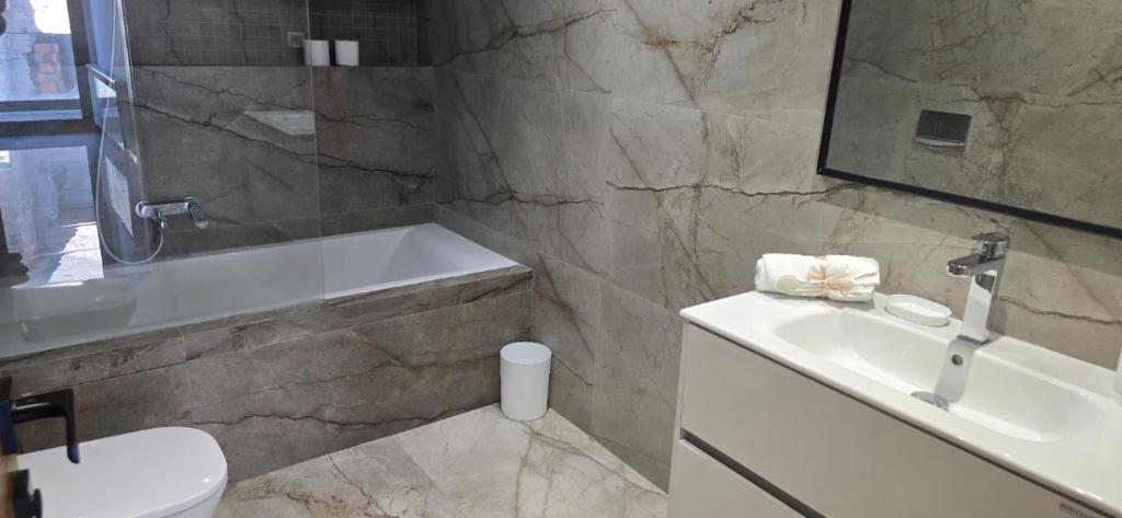 Ένα μπάνιο στο Le luxe MENZAH5