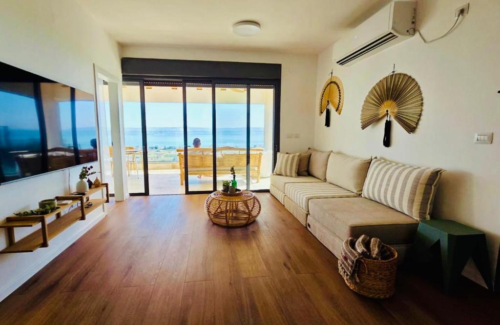 Μια τηλεόραση ή/και κέντρο ψυχαγωγίας στο Golden View - Sea of Galilee