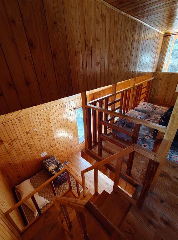 Posezení v ubytování Cedarwood Cottage