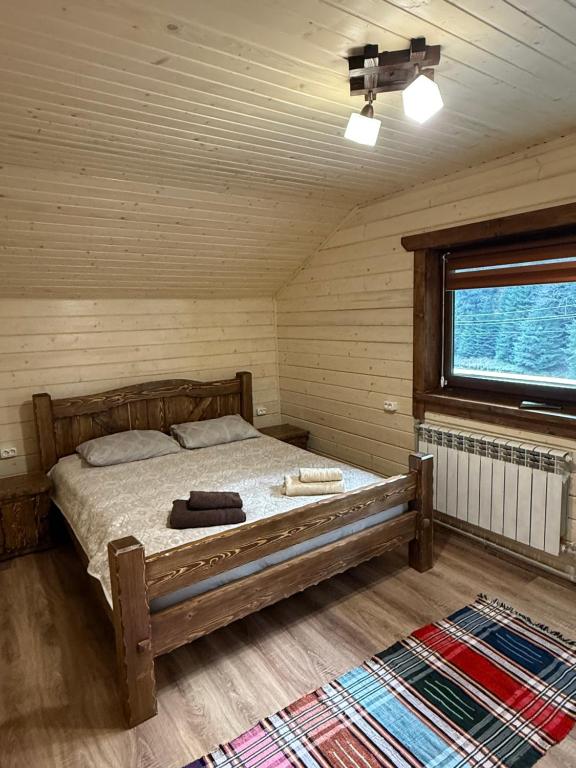 Ένα ή περισσότερα κρεβάτια σε δωμάτιο στο Гірська роса