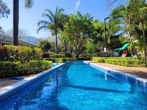 Walk to Downtown Santa Ana, Near Airport, Lush Gardens, Pool, King Bed
