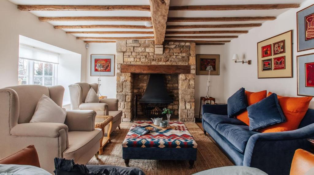 Χώρος καθιστικού στο Tranquil Country Escape 4BR Family Home Cotswolds AONB CHUST-TBH