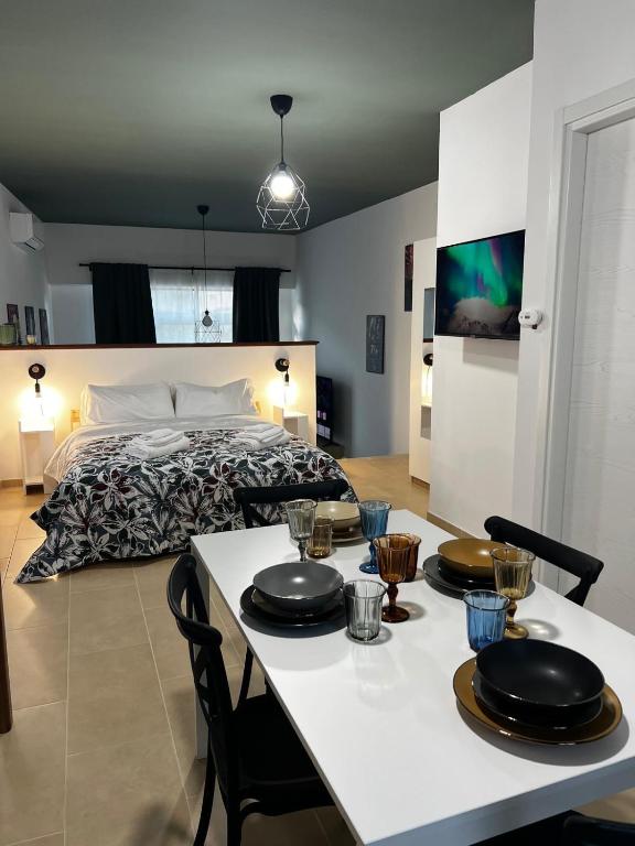 a bedroom with a bed and a table and chairs at WonderHouse casa vacanze in Boiano