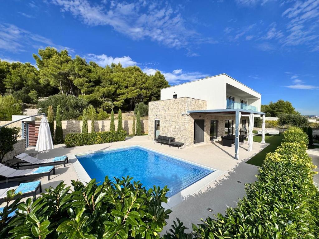 Swimmingpoolen hos eller tæt på Villa Puro