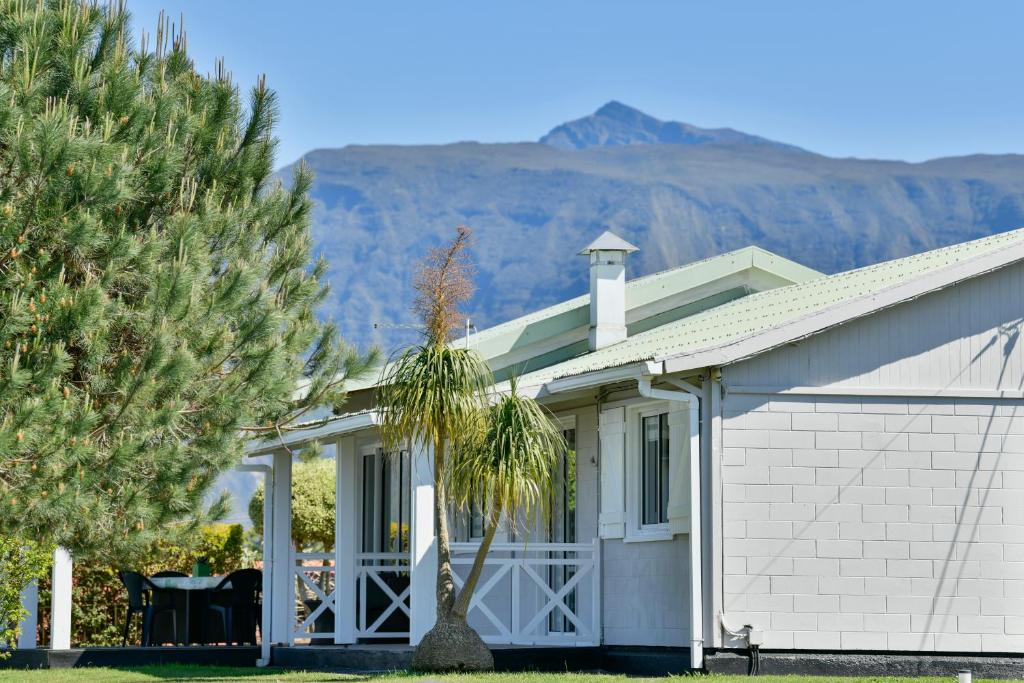 Nespecifikovaný výhled na hory nebo výhled na hory při pohledu z vily