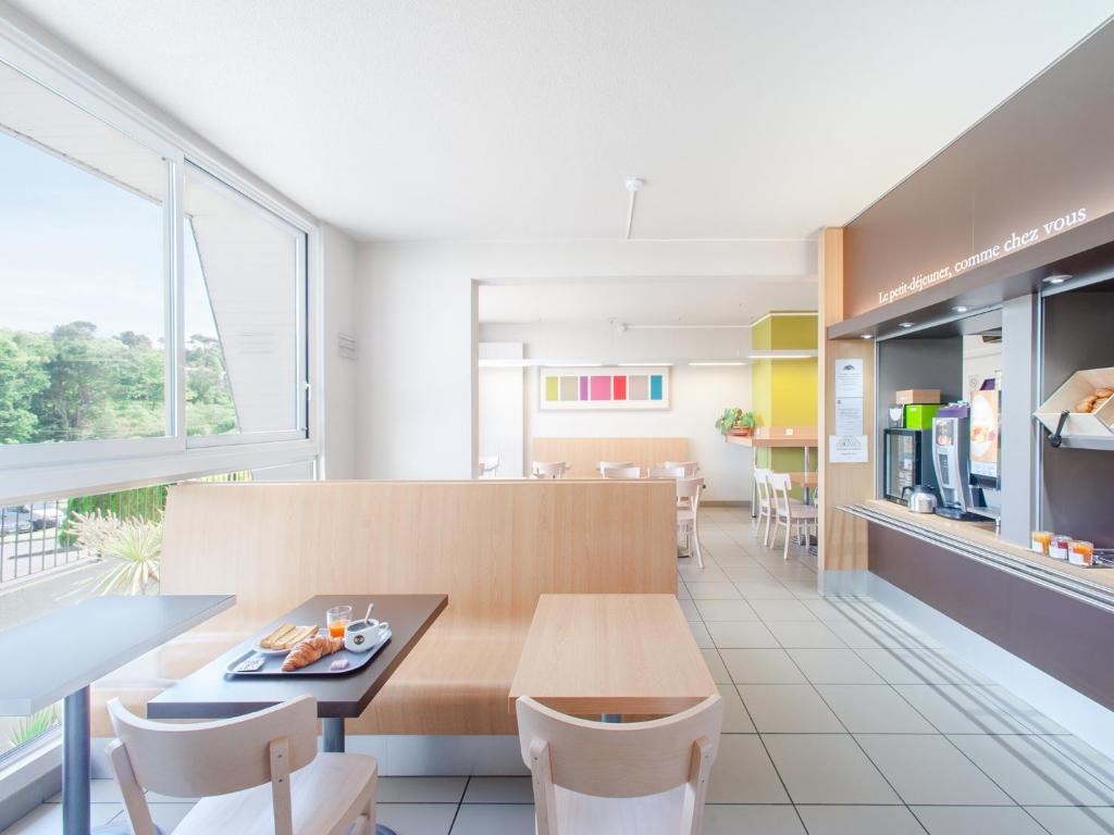 Posezení v ubytování B&B HOTEL Quimper Sud Bénodet