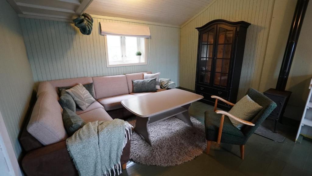 Posezení v ubytování Fisherman's cabin, Lofoten - 26 Ivarbua