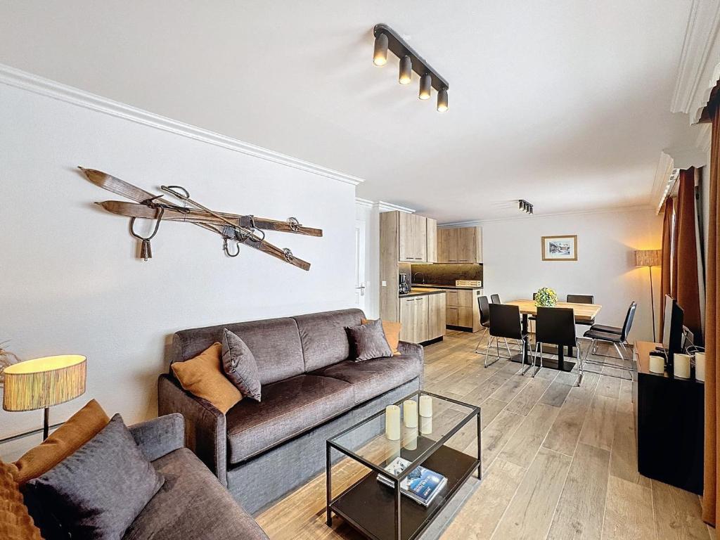 a living room with a couch and a table at 3 pièces cosy, 6 pers, pied des pistes exposé sud, Les Menuires - FR-1-178-365 in Les Bruyères