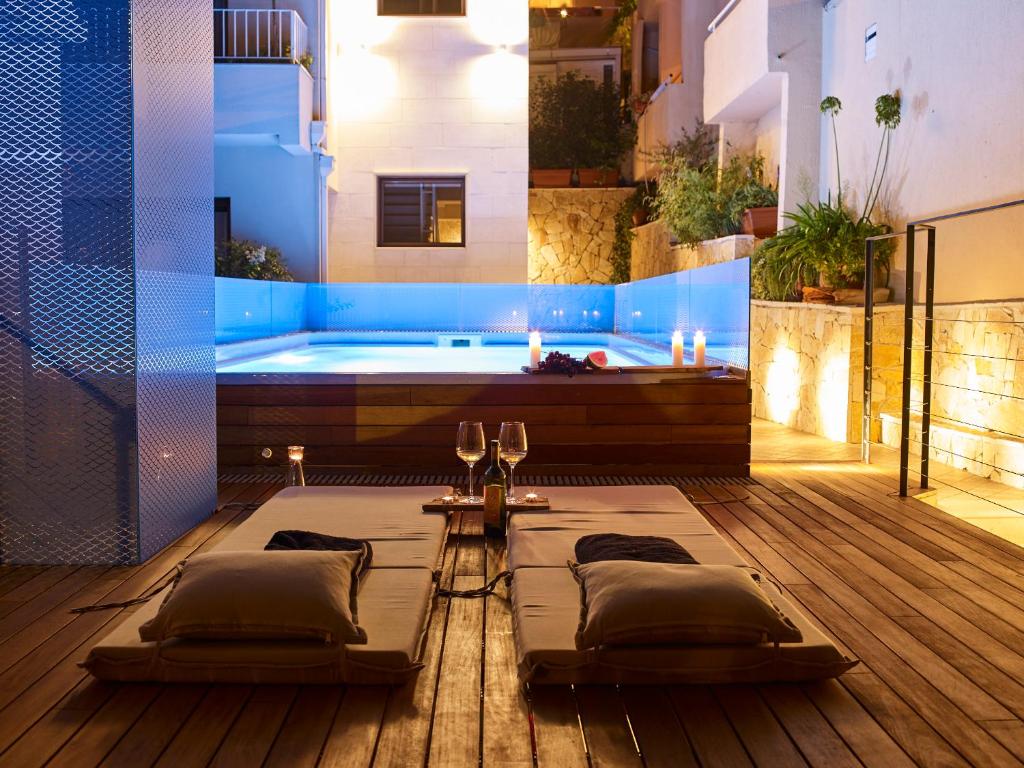 Swimmingpoolen hos eller tæt på Corso Levante Luxury Suites
