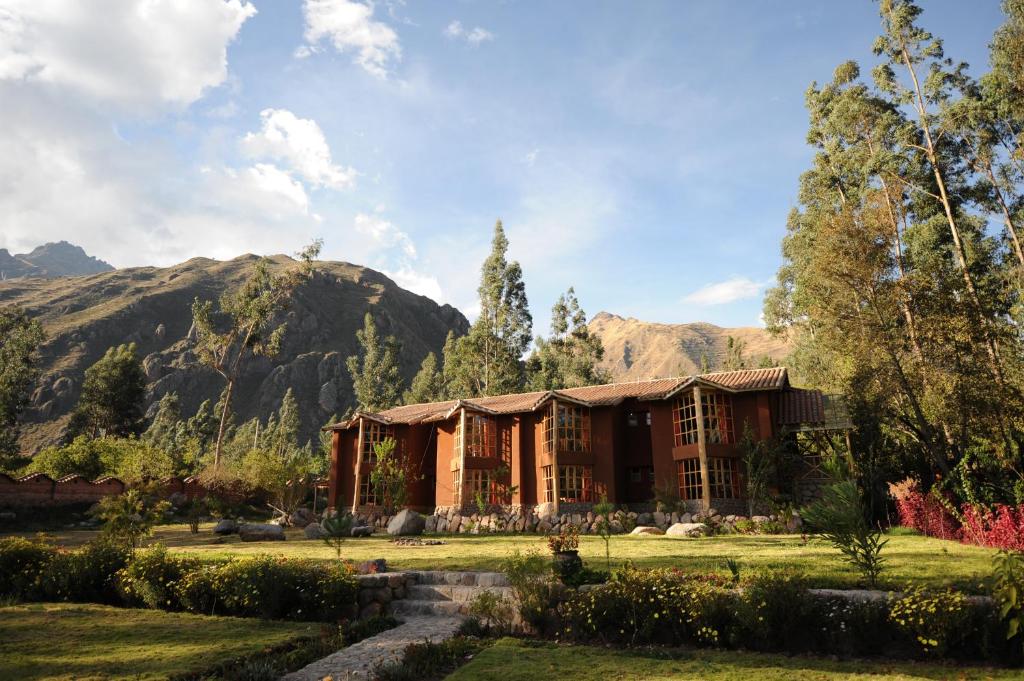 a house with a mountain in the background at AVA Valle Sagrado Spot in Urubamba