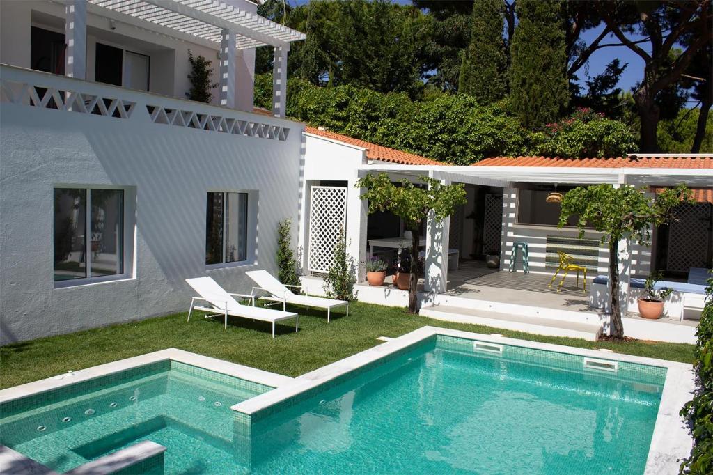 Algarve Beach House with Heated Pool and Jacuzzi