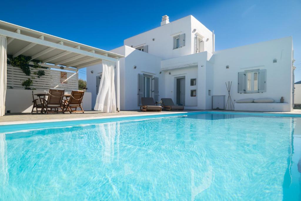 a villa with a swimming pool in santorini at Sunny Villa Sifnos in Apollonia