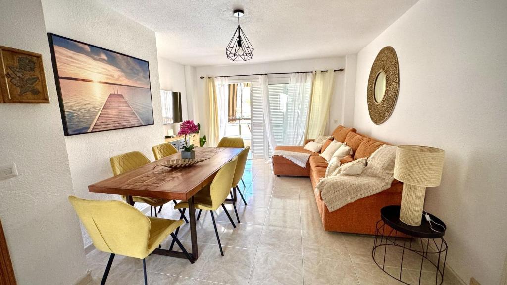 Гостиная зона в Relax And Calm in the Sea by Deihu Experiences