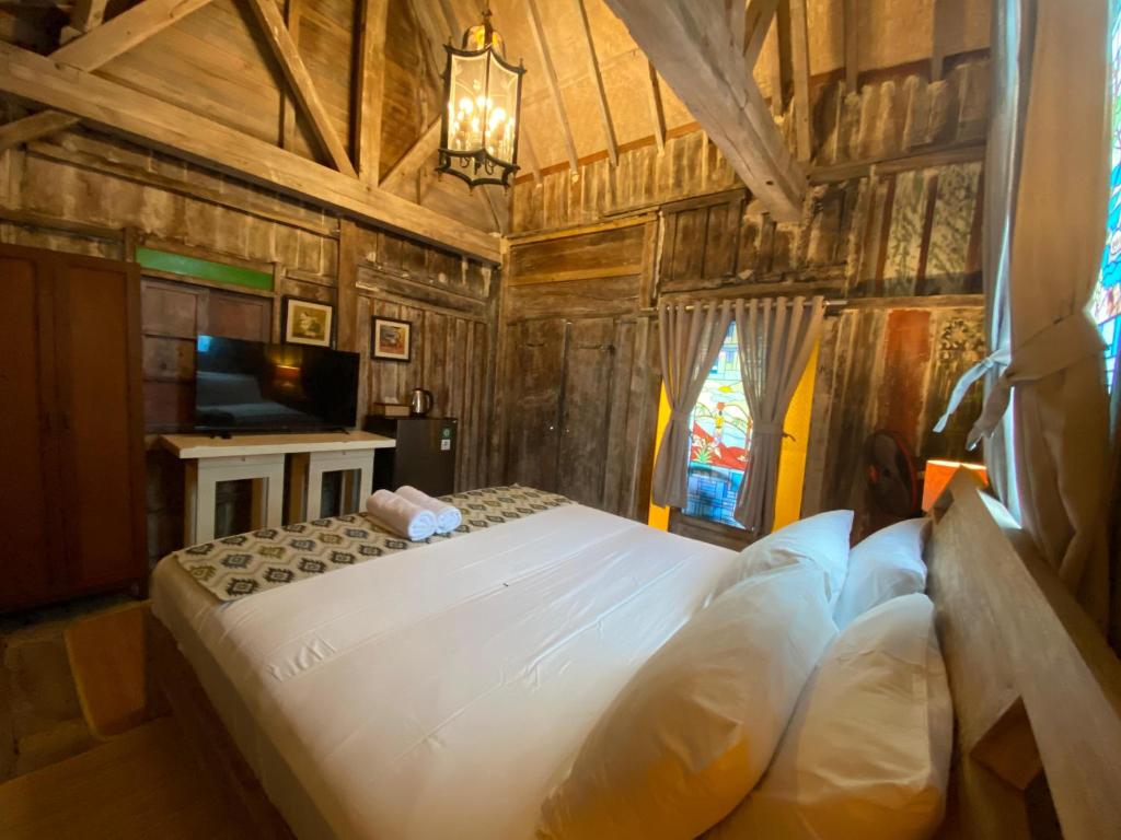 Μια τηλεόραση ή/και κέντρο ψυχαγωγίας στο Secret Wooden Cabin - Magnolia