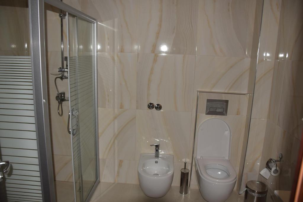 Koupelna v ubytování Hotel Pogradeci 2