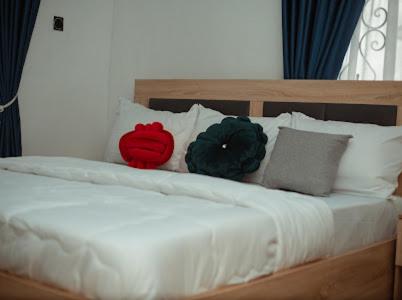 Ένα ή περισσότερα κρεβάτια σε δωμάτιο στο Royaltron apartment services