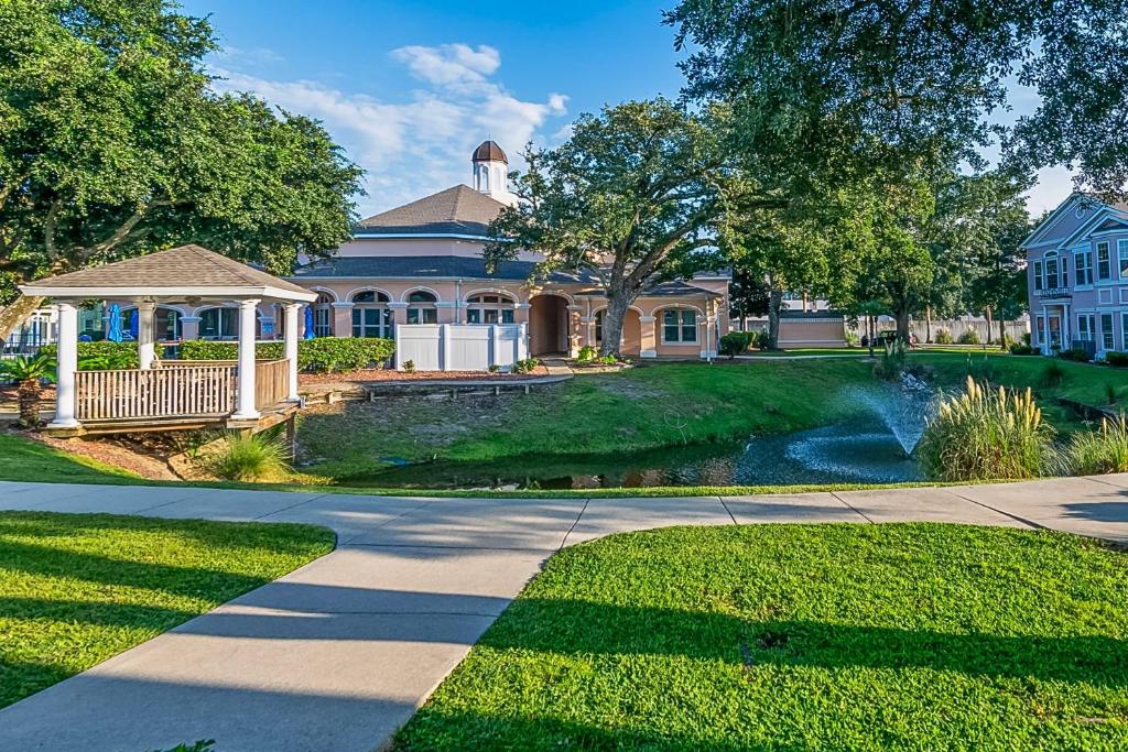 Κήπος έξω από το Legacy Villa 1405- 2 bedroom 2 bath with garage - in beachside neighborhood