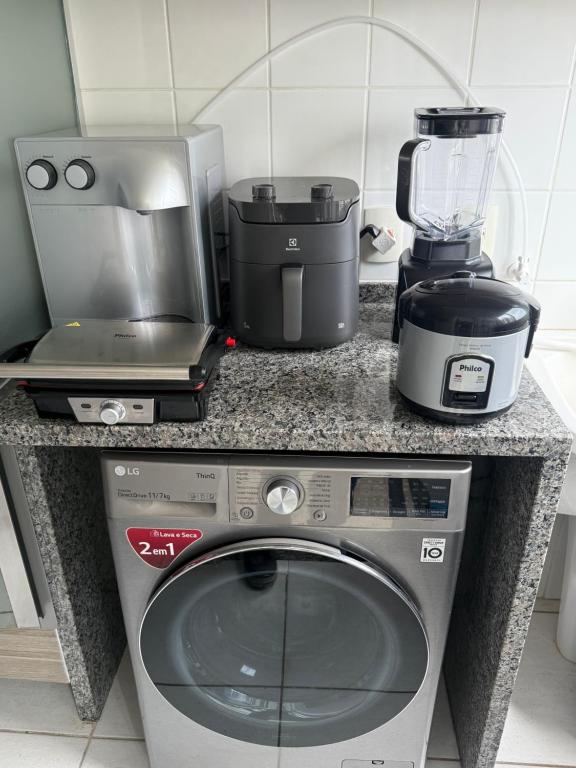 a kitchen counter with a blender and a appliance at Recanto Augusta in Londrina