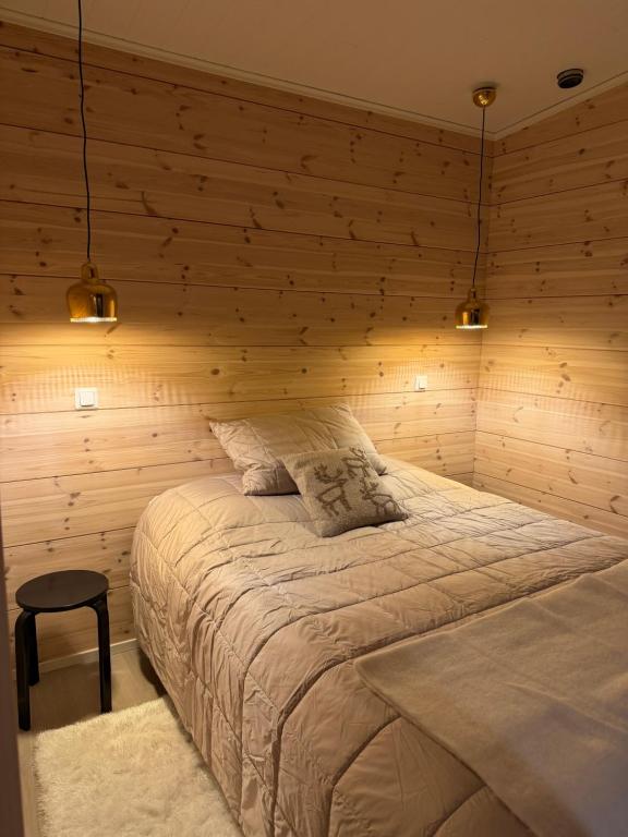 Postel nebo postele na pokoji v ubytování Modern VillaJoenhelmi with jacuzzi and sauna