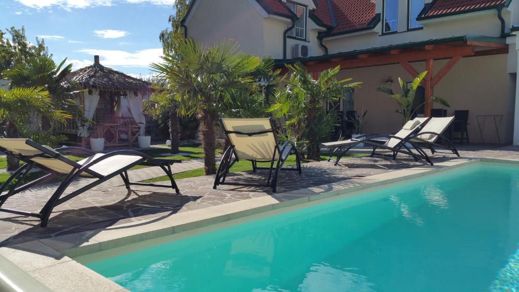 Bazén v ubytovaní Ferienhaus Apetlon alebo v jeho blízkosti