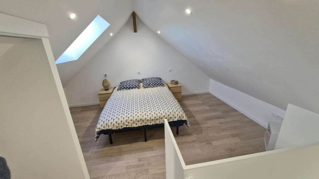 Postel nebo postele na pokoji v ubytování Appartement Duplex cosy neuf en plein centre