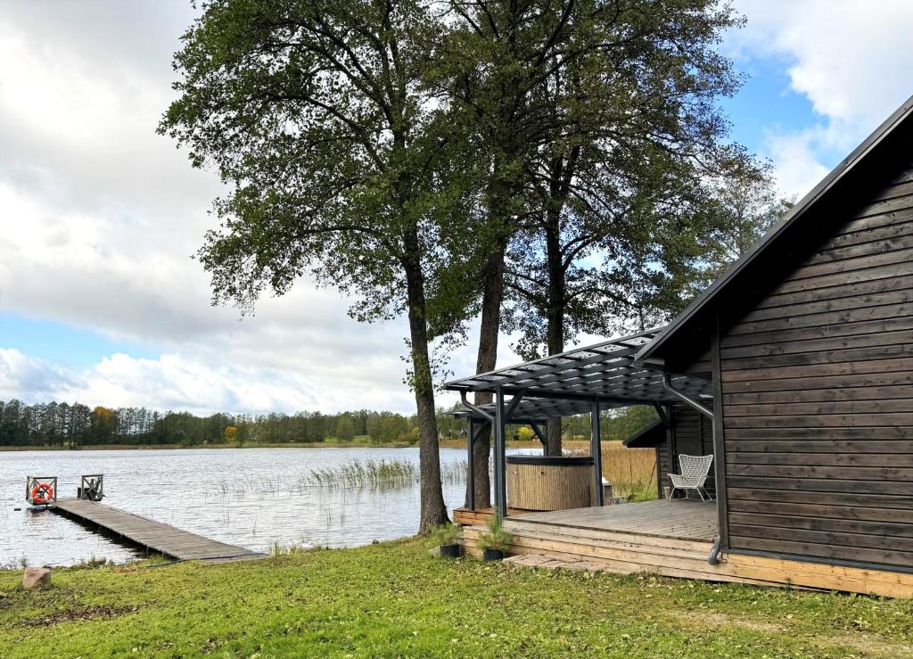 Θέα στο ποτάμι κοντά σε αυτή η παραθεριστική κατοικία