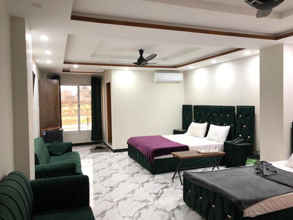 Χώρος καθιστικού στο Hotel Royal Inn