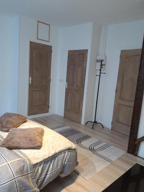 Ένα ή περισσότερα κρεβάτια σε δωμάτιο στο TINCHEBRAY Centre ville