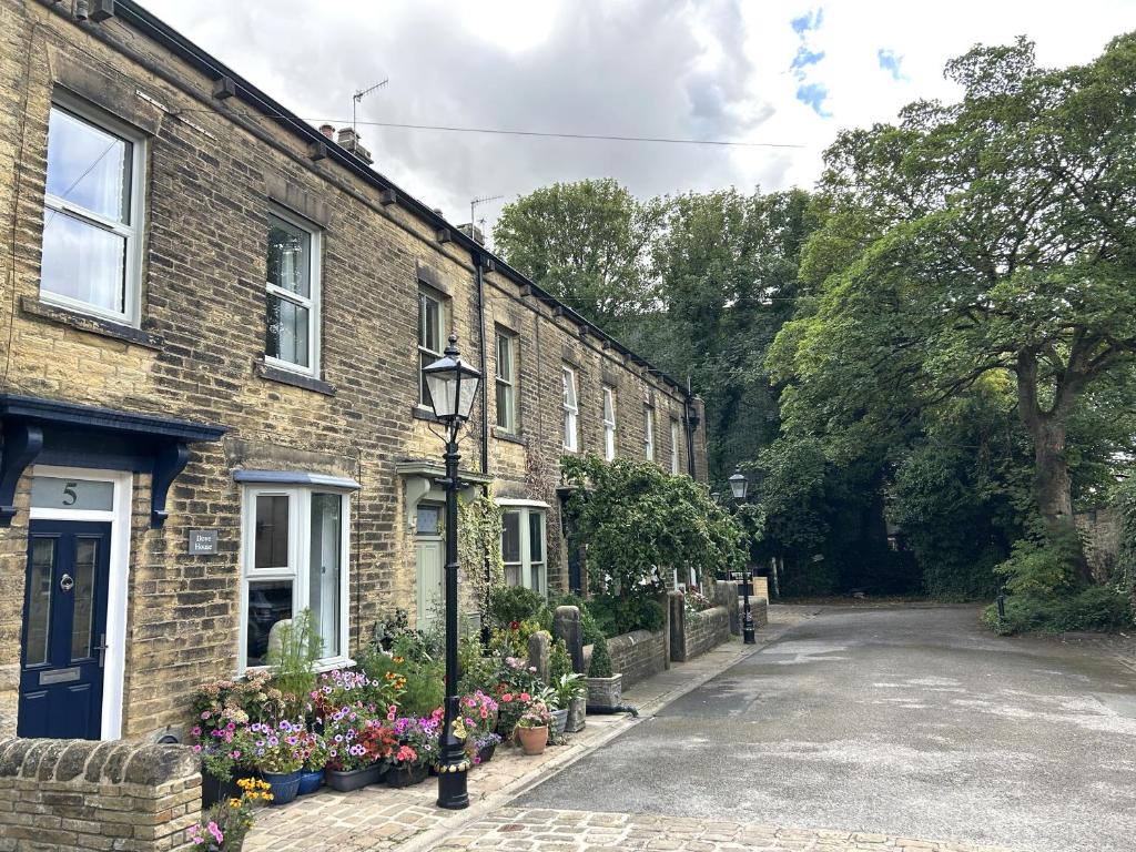 an empty street in front of a brick building at Weavers Rest - New Boutique Retreat in Central Skipton with Parking in Skipton