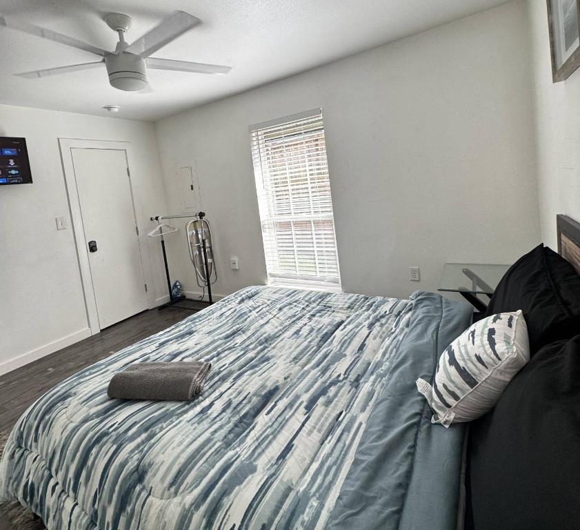 3 DT Dallas l FIFA WORLD CUP READY l 5 Min from Love Field客房内的一张或多张床位