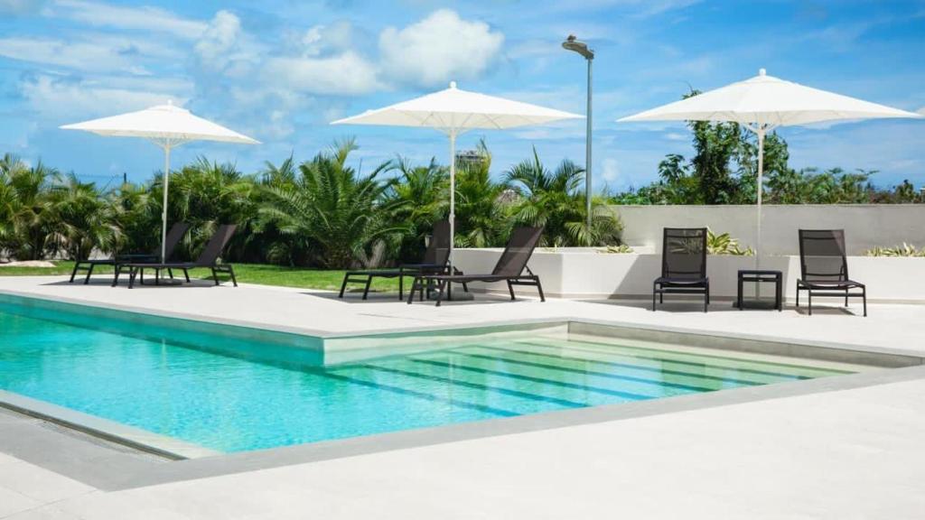 Bazén v ubytování Escapes nebo v jeho okolí