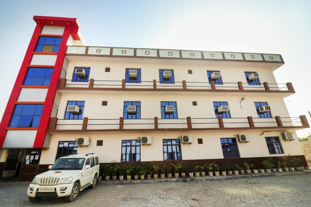 Gallery image of Hotel O New satkar Hotel in Itimādpur