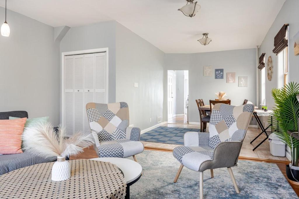 Χώρος καθιστικού στο Free Parking -5 Guests- 30 min to NYC