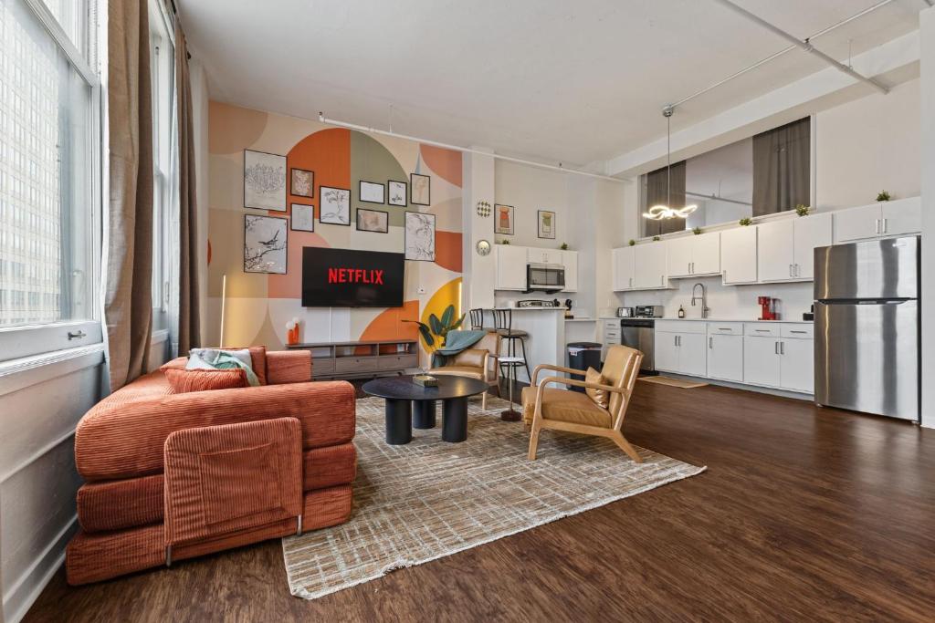 Kuchyň nebo kuchyňský kout v ubytování New City View Stay - Convention Center - Downtown - Stadium - Sleeps 8 - Skywalk Access